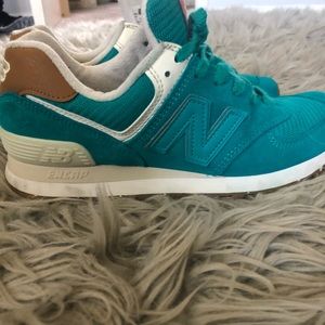 Like new NB 574 suede sneakers